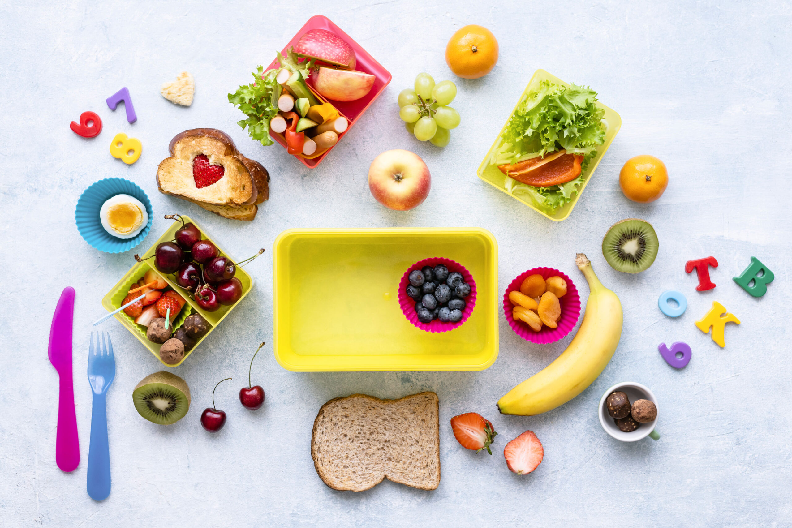 kids-healthy-food-background-preparation-lunchbox_Low